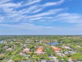 290 Landings Blvd, Weston FL 33327