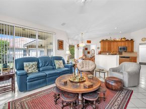 290 Landings Blvd, Weston FL 33327