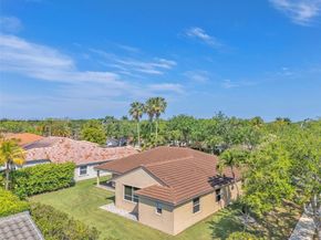 290 Landings Blvd, Weston FL 33327