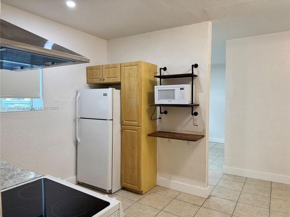 1021 NW 3rd St 106, Miami FL 33128