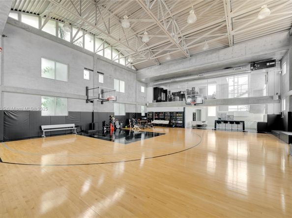 980 W 48th St, Miami Beach FL 33140