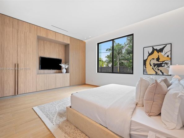 270 NE 46th St, Miami FL 33137