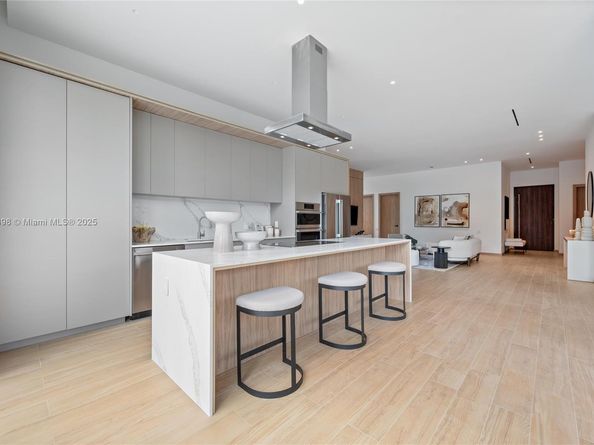 270 NE 46th St, Miami FL 33137