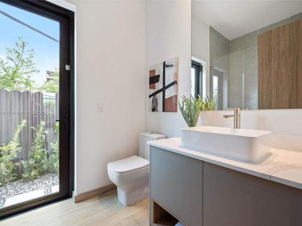 270 NE 46th St, Miami FL 33137