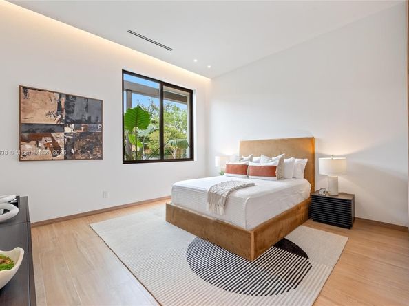 270 NE 46th St, Miami FL 33137