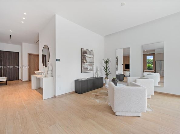 270 NE 46th St, Miami FL 33137
