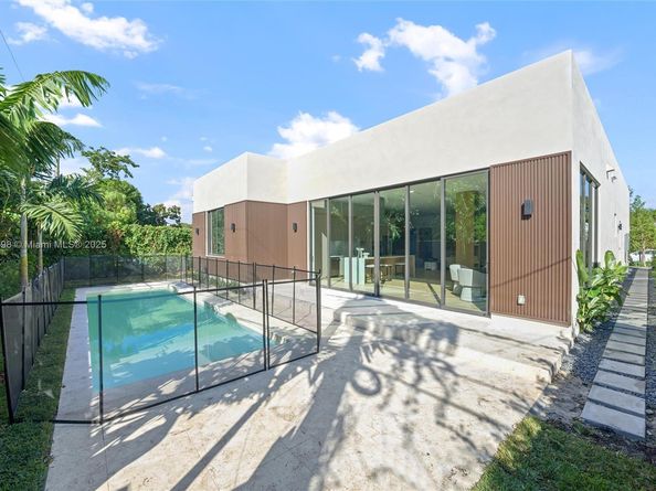 270 NE 46th St, Miami FL 33137