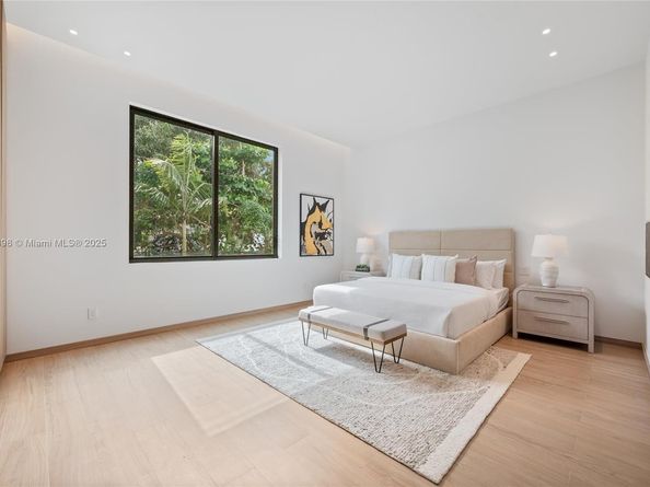 270 NE 46th St, Miami FL 33137