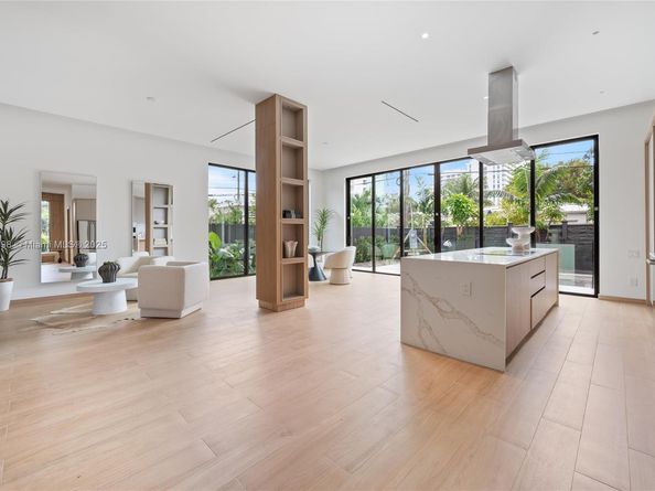 270 NE 46th St, Miami FL 33137