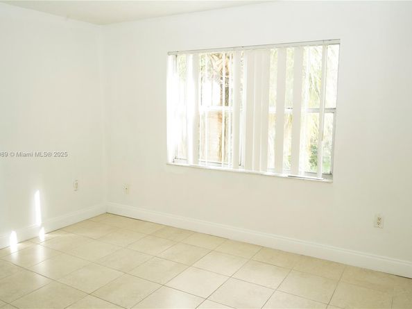 4215 N University Dr 301, Sunrise FL 33351