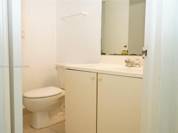 4215 N University Dr 301, Sunrise FL 33351