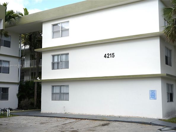 4215 N University Dr 301, Sunrise FL 33351