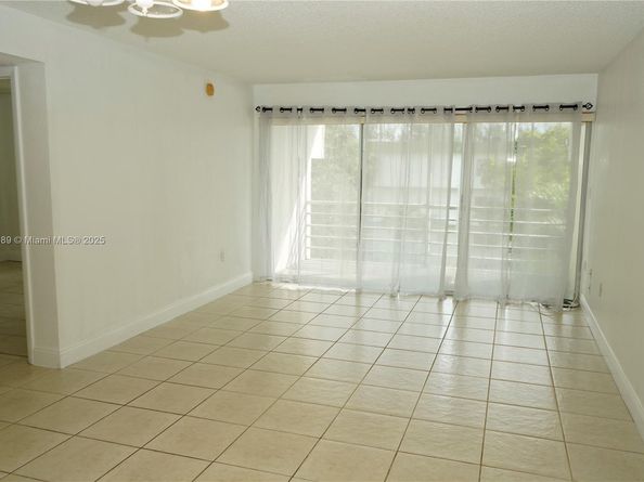 4215 N University Dr 301, Sunrise FL 33351