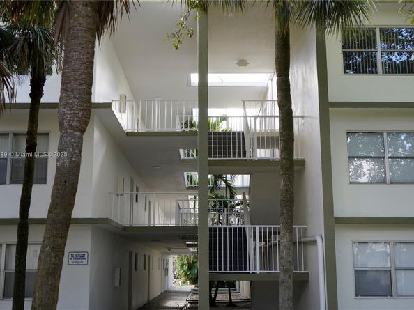 4215 N University Dr 301, Sunrise FL 33351