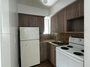 890 NW 55th St, Miami FL 33127