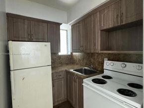 890 NW 55th St, Miami FL 33127