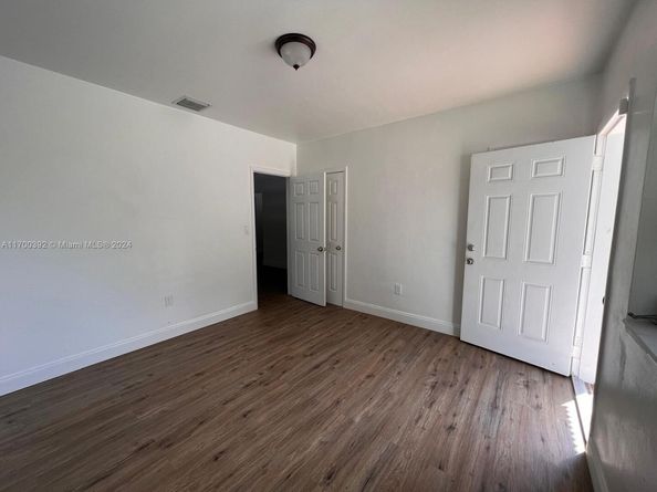 890 NW 55th St, Miami FL 33127