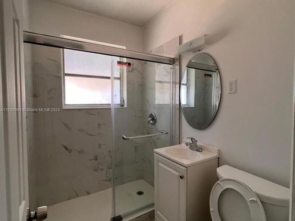 890 NW 55th St, Miami FL 33127