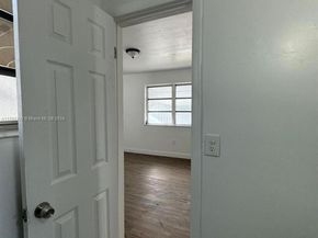 890 NW 55th St, Miami FL 33127