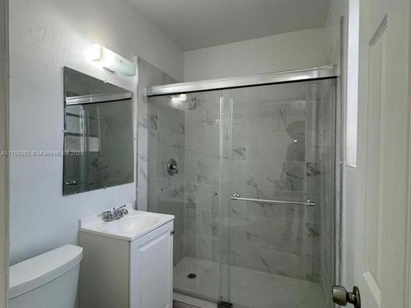 890 NW 55th St, Miami FL 33127