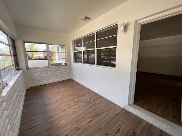 890 NW 55th St, Miami FL 33127