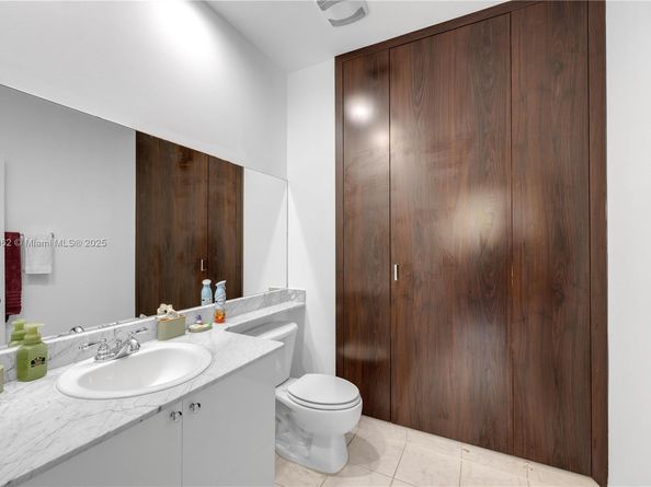 2775 NE 187th St 120, Aventura FL 33180