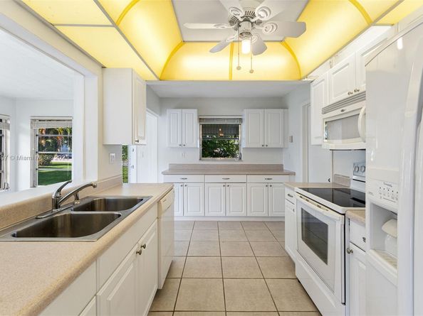 2970 NW 2nd Ave, Pompano Beach FL 33064