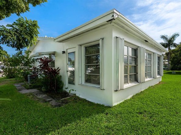 2970 NW 2nd Ave, Pompano Beach FL 33064