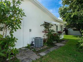 2970 NW 2nd Ave, Pompano Beach FL 33064