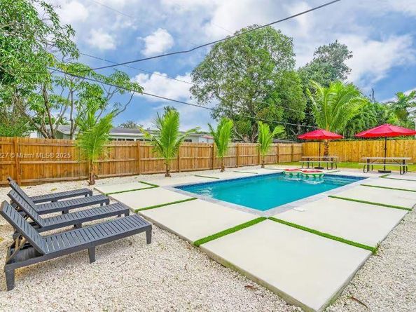 17621 NE 7th Ave, Miami FL 33162