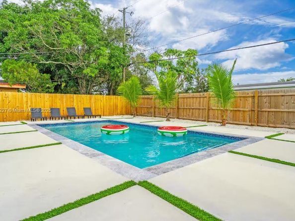 17621 NE 7th Ave, Miami FL 33162