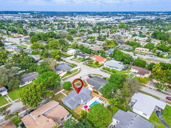 17621 NE 7th Ave, Miami FL 33162