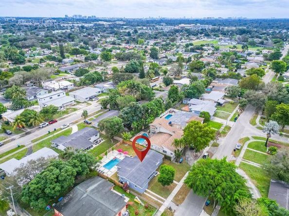 17621 NE 7th Ave, Miami FL 33162