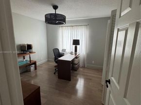 11021 NW 7th St, Plantation FL 33324