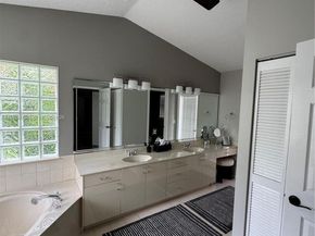 11021 NW 7th St, Plantation FL 33324