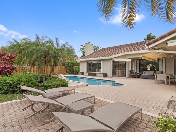11021 NW 7th St, Plantation FL 33324