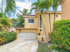 11407 S Lakeview Dr, Coral Springs FL 33071