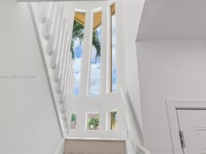 11407 S Lakeview Dr, Coral Springs FL 33071