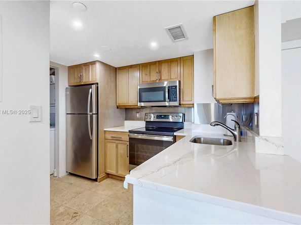 770 Claughton Island Dr 1012, Miami FL 33131
