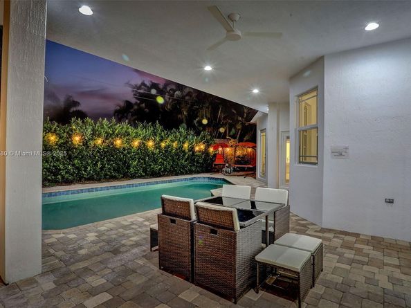 1207 SW 21st St, Fort Lauderdale FL 33315