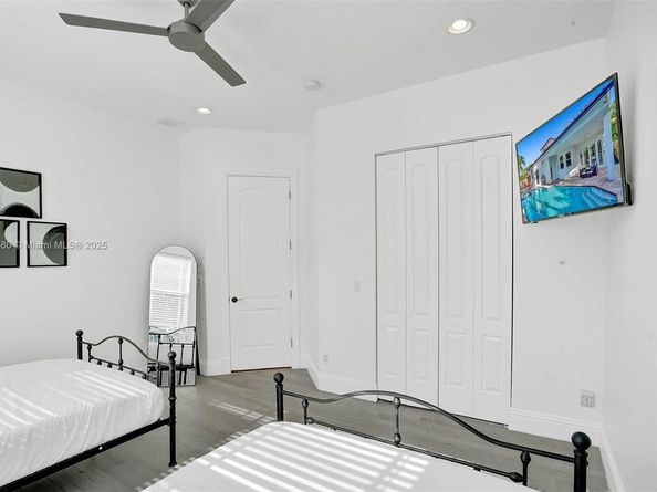 1207 SW 21st St, Fort Lauderdale FL 33315