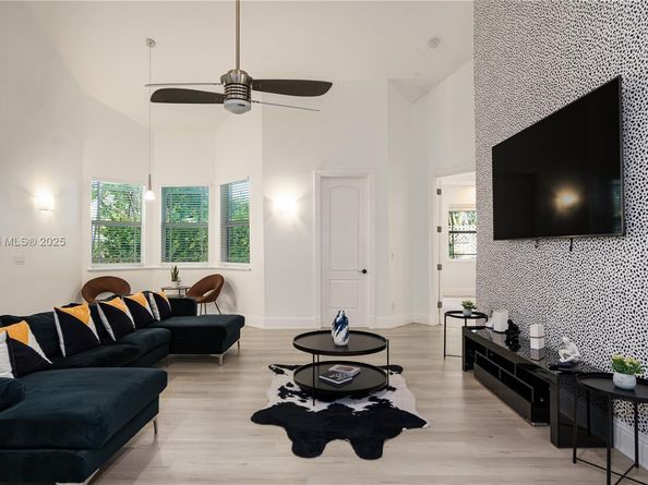1207 SW 21st St, Fort Lauderdale FL 33315