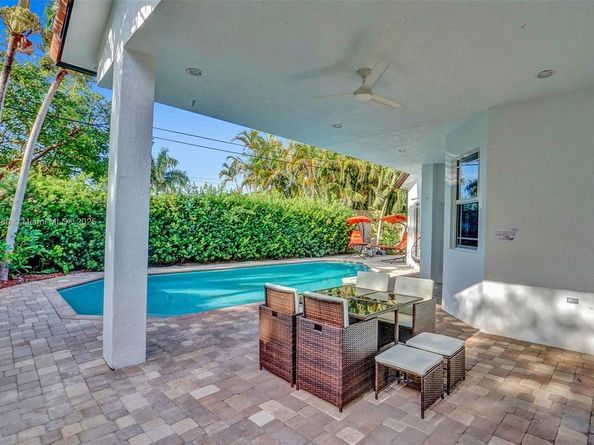 1207 SW 21st St, Fort Lauderdale FL 33315