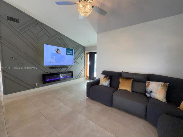 7523 SW 7th Pl, North Lauderdale FL 33068