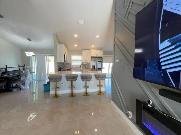 7523 SW 7th Pl, North Lauderdale FL 33068