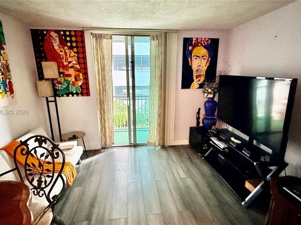 104 SW 9th St 601, Miami FL 33130