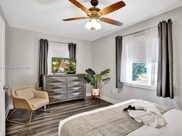 1431 Dewey St, Hollywood FL 33020