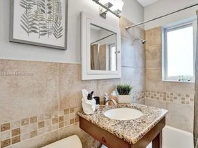 1431 Dewey St, Hollywood FL 33020