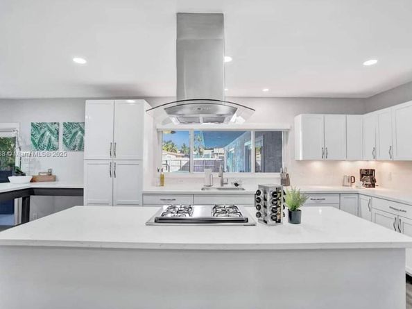 1431 Dewey St, Hollywood FL 33020