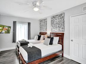 1431 Dewey St, Hollywood FL 33020